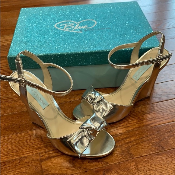 Betsey Johnson Shoes - Betsy Johnson Silver Metallic Wedge size 6